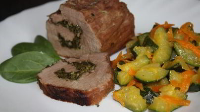 Рулет из говядины с рагу из кабачков