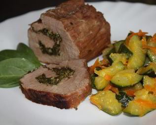 Рулет из говядины с рагу из кабачков