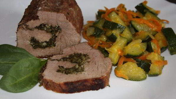 рулет из говядины с рагу из кабачков