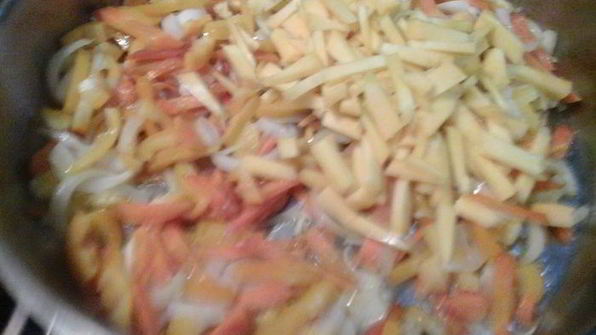 солнечное рагу с курицей, тыквой и сливами