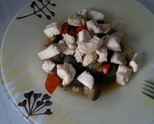 Восточные овощное рагу и мясо птицы в восточных специях