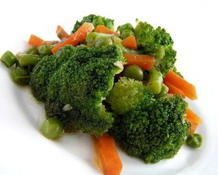 Зеленое рагу с имбирем и морковью