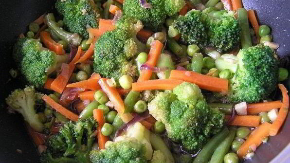 зеленое рагу с имбирем и морковью