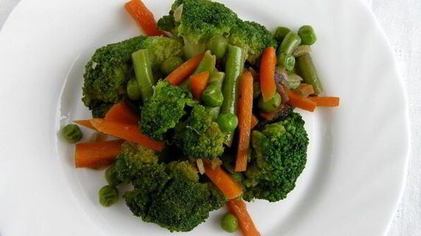 зеленое рагу с имбирем и морковью