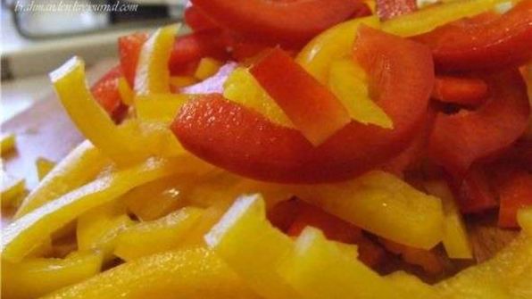 рисовая лапша с индюшиным филе и овощами