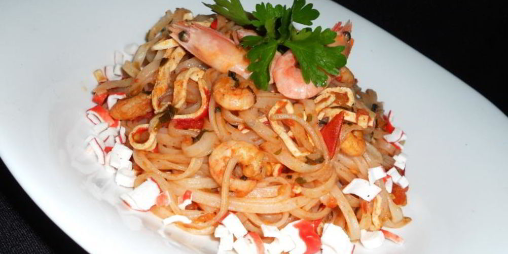 Рецепт рисовая лапша с креветками и крабовыми палочками