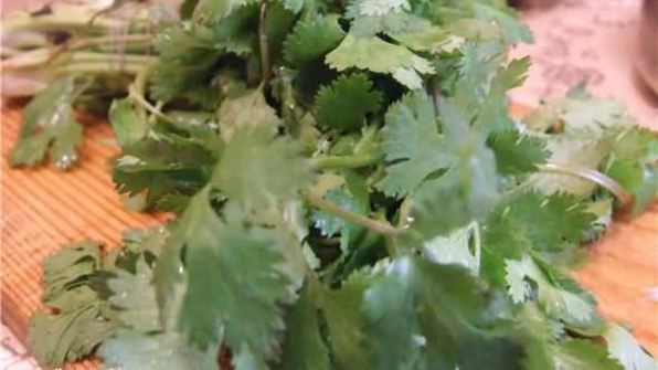 рисовая лапша с креветками, мидиями и овощами