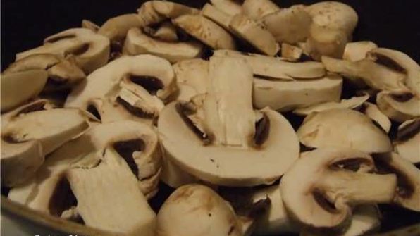 рисовая лапша с креветками, мидиями и овощами