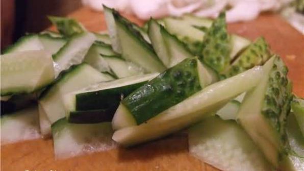 рисовая лапша с креветками, мидиями и овощами