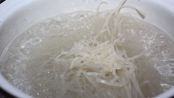 рисовая лапша с мидиями в сливках