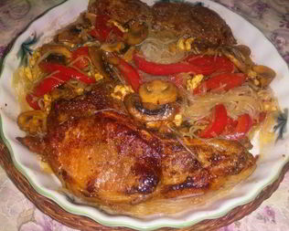 Рисовая лапша с мясом и овощами