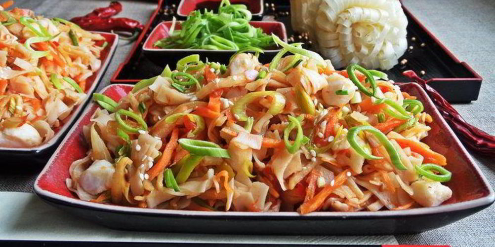 Рецепт рисовая лапша с овощами и крабом