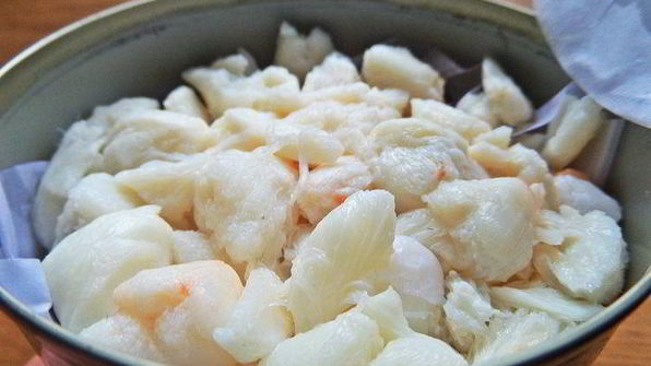 рисовая лапша с овощами и крабом