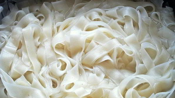 рисовая лапша с овощами и крабом