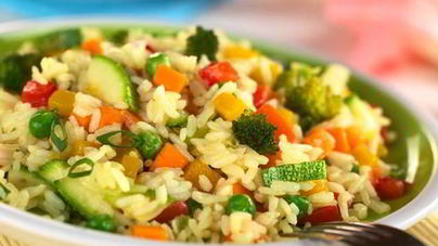 Быстрое ризотто с весенними овощами и козьим сыром