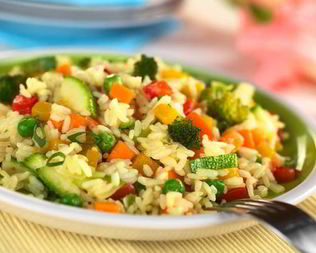 Быстрое ризотто с весенними овощами и козьим сыром