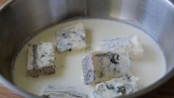 красное ризотто с горгонцоловым соусом