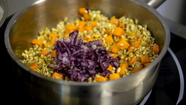 ризотто из перловки с овощами