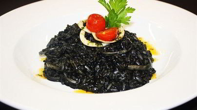 Ризотто с чернилами каракатицы