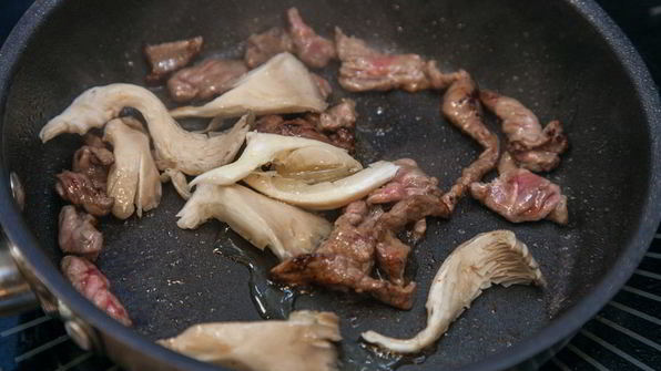 ризотто с говядиной и вешенками