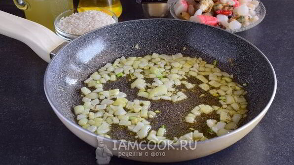 ризотто с морепродуктами в сливочном соусе