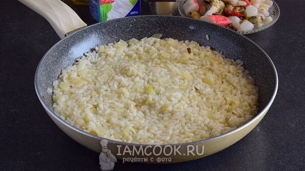 ризотто с морепродуктами в сливочном соусе