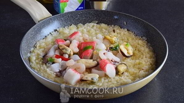ризотто с морепродуктами в сливочном соусе