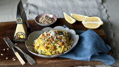 Ризотто с шафраном и сыром Джюгас