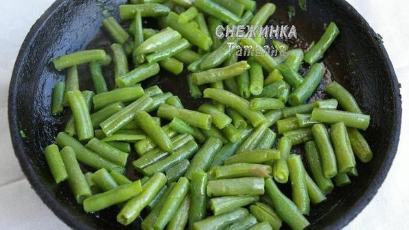 белая рыба в вине с кедровыми орешками