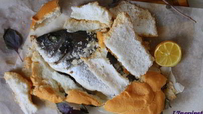 Дорада, запеченная под соленым покрывалом