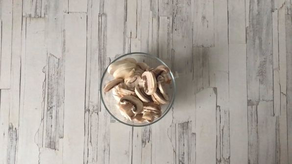 форель в пергаменте с грибами и морковью