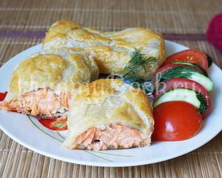 Форель в слоеном тесте