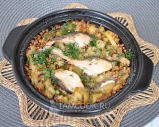 Горбуша с гречкой и баклажанами