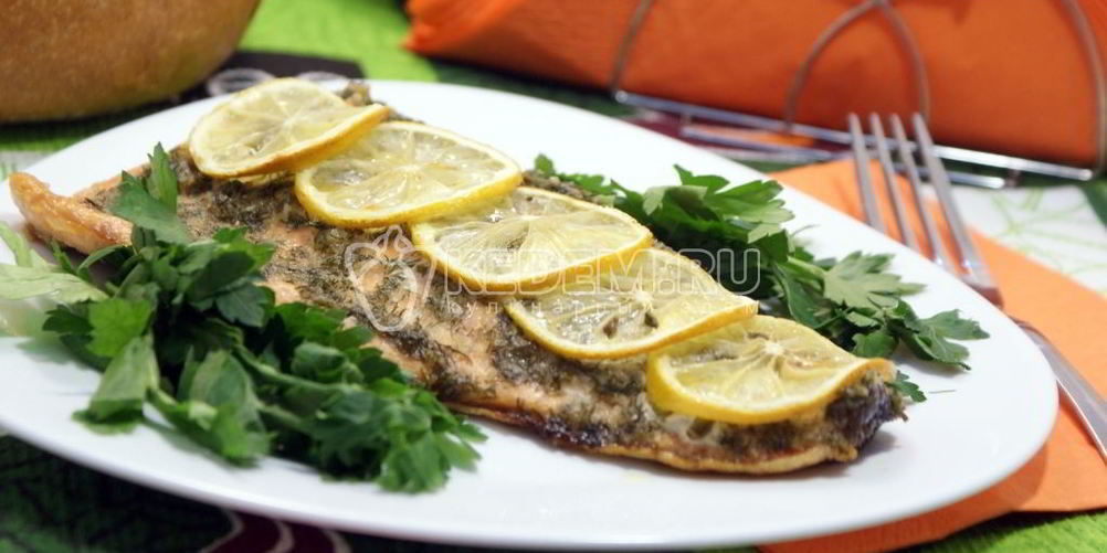 Рецепт горбуша в духовке с лимоном и зеленью