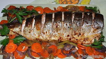 Горбуша, запеченная целиком в духовке