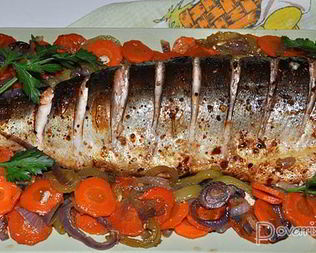 Горбуша, запеченная целиком в духовке