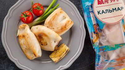 Кальмары, фаршированные грибами и овощами