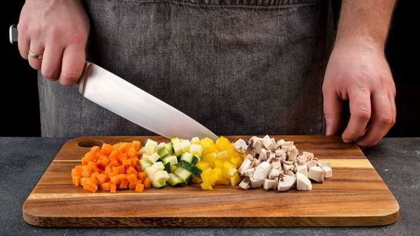 кальмары, фаршированные грибами и овощами