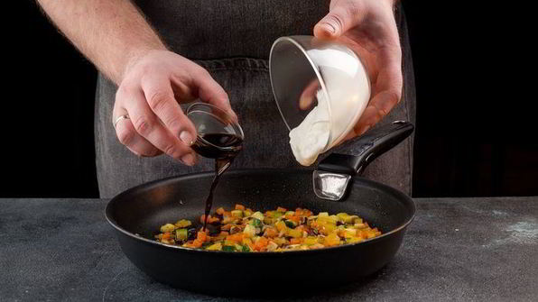 кальмары, фаршированные грибами и овощами