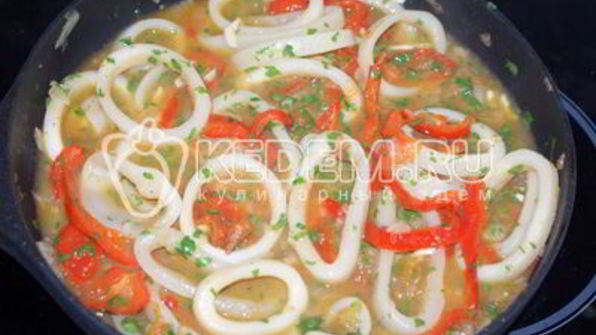 кальмары тушеные с овощами