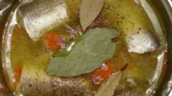 хек, тушенный с овощами