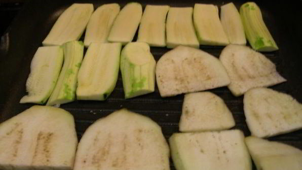 креветки-гриль в маринаде тандоори с овощами-гриль и карри-кускусом