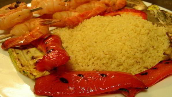 креветки-гриль в маринаде тандоори с овощами-гриль и карри-кускусом