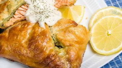 Лосось с овощами в тесте