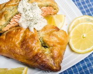 Лосось с овощами в тесте