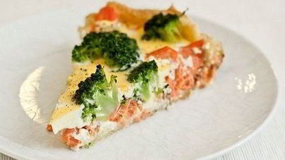 Лосось в лимонном соке с брокколи под сыром