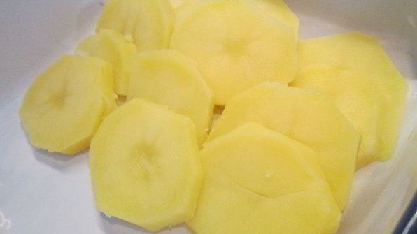 минтай с овощами под сметанной шапочкой