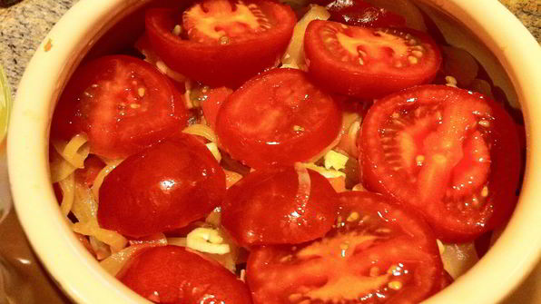 рыба с баклажанами в горшочках