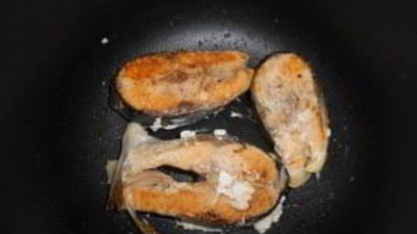 рыба в мультиварке со сметаной