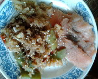 Семга на подушке из риса и овощей